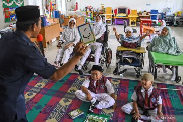 Belajar baca Iqro untuk murid disabilitas