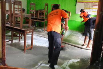 BPBD Grobogan bersihkan fasilitas umum setelah banjir surut