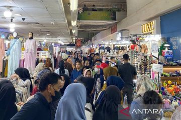 Meski ramai, Pasar Tanah Abang belum alami kenaikan jumlah pengunjung