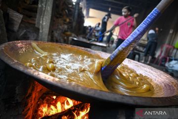 Produksi dodol khas Betawi saat Ramadhan