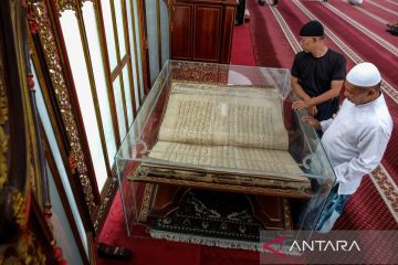 Al Quran peninggalan Paku Buwono X di Masjid Fatimah