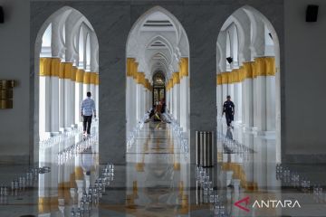 Destinasi religi Masjid Sheikh Zayed Solo saat Ramadhan