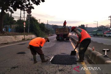 BBPJN lakukan perbaikan 12 titik jalan berlubang di Batang