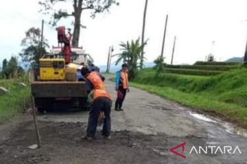 Empat ruas jalan provinsi di Tanah Datar diperbaiki