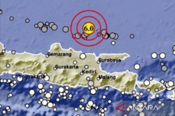 Guncangan gempa dirasakan sejumlah warga di Surabaya siang ini