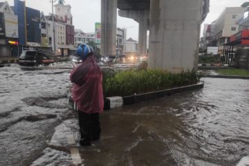 Polisi lakukan rekayasa lalu lintas karena banjir di Jakarta Utara