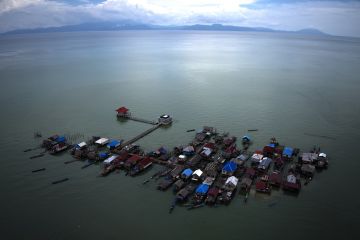 Masjid di tengah laut Buton