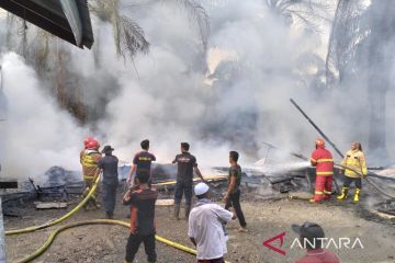 BPBD Aceh Barat kerahkan dua armada padamkan kebakaran di pesantren