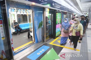 MRT Jakarta edukasi budaya buang sampah hingga pembayaran non tunai