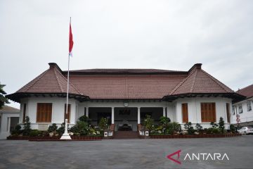 Kantor Pusat KAI, dari hotel sampai pusat komando ular besi