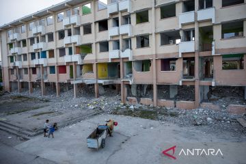 Pembongkaran Rusunawa yang rusak di Palu