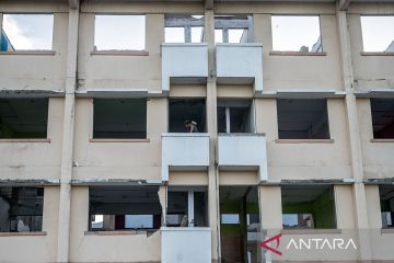 Pembongkaran Rusunawa yang rusak di Palu