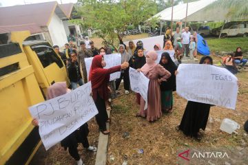 Relokasi paksa imigran Rohingya di Aceh Barat