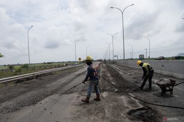 Perbaikan jalan tol Palembang-Kayu Agung jelang mudik lebaran