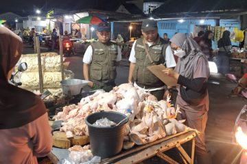 Disperpan Banyuwangi sidak pedagang daging sapi Dan ayam