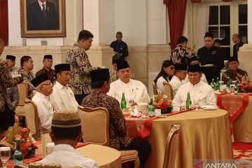 Airlangga-Prabowo satu meja dengan Presiden-Wapres saat buka bersama
