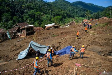 Pencarian lanjutan korban bencana longsor Desa Cibenda