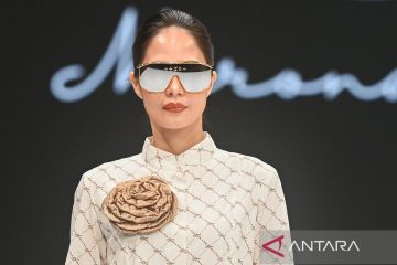 Indonesia Fashion Week 2024 menampilkan karya fesyen anggota Dekranasda