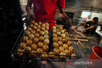 Produksi telur asin Brebes digenjot sambut arus mudik