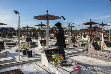 Tradisi Ziarah Makam Jelang Paskah Di Palangka Raya