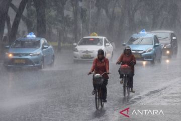 Tiga wilayah di Jakarta diprakirakan hujan pada Minggu siang 
