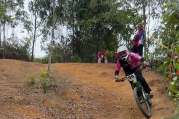 99 atlet dari lima negara berpacu di arena sepeda gunung Batam