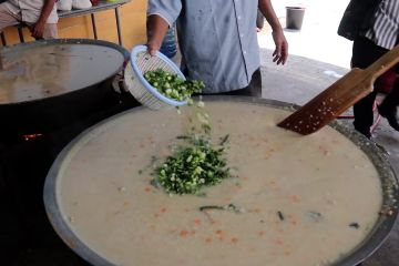 Bubur kanji rumbi, menu berbuka puasa favorit di Aceh