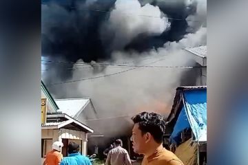 Kebakaran landa Pasar Buli di Kabupaten Halmahera Timur