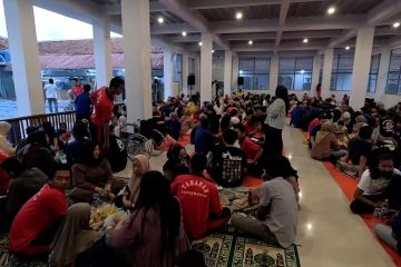 Momen warga binaan Lapas IIA Bogor buka puasa bersama keluarga
