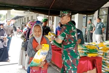 TNI bantu distribusi beras SPHP ke masyarakat di Samarinda