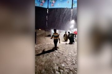 Banjir landa Kota Semarang saat malam