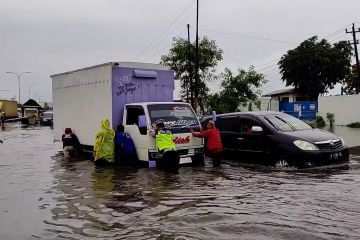 Hujan deras, Jalur Pantura Semarang tergenang banjir