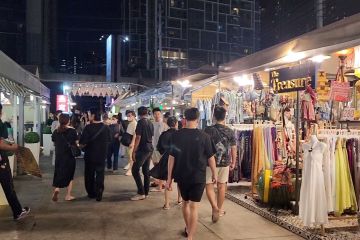 Menghabiskan waktu di Jodd Fairs, pasar malam lengkap ala Bangkok