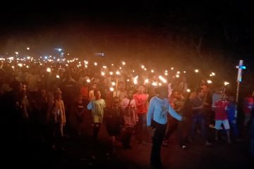 Pawai obor Paskah diikuti seribuan umat Kristiani di Jayapura