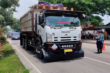 Polda Banten imbau pengemudi angkutan barang patuhi aturan pembatasan