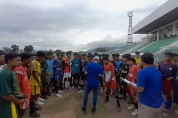 Ratusan pesepak bola remaja Palu ikut seleksi masuk Timnas Garuda