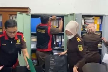 Kejati Sumbar geledah kantor Disdik Sumbar terkait kasus korupsi 2021