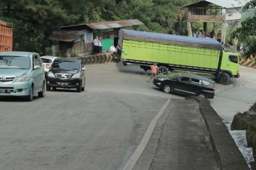 Polisi minta warga patuhi larangan operasional kendaraan sumbu tiga