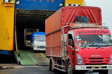 Truk sumbu tiga dilarang masuk Pelabuhan Merak 5-16 April