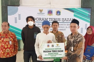 BAZNAS Jakbar minta sekolah ringankan biaya tebus ijazah