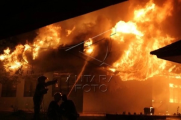 Rubanah Gedung Graha CIMB Niaga terbakar diduga dari arus pendek