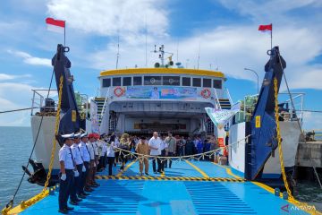 Sekdaprov Jatim berangkatkan kapal feri mudik gratis Situbondo-Madura