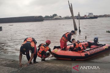 Basarnas sisir Sungai Musi cari satu korban ledakan kapal jukung