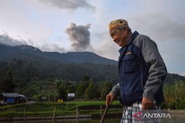 Aktivitas Gunung Marapi meningkat dalam sebulan terakhir