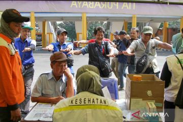 Sopir bus jalani pemeriksaan kesehatan sebelum angkut pemudik