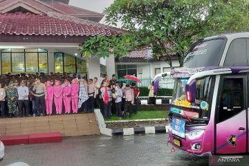 Polres Bogor berangkatkan 450 warga mudik gratis