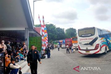 Bus arus mudik di Terminal Kalideres tidak gunakan klakson "telolet"