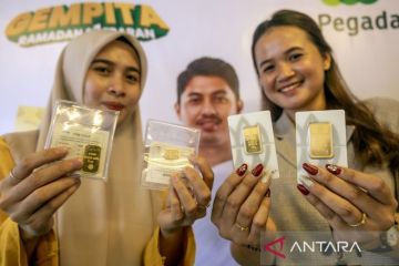 Harga emas Antam turun jadi Rp1,279 juta per gram