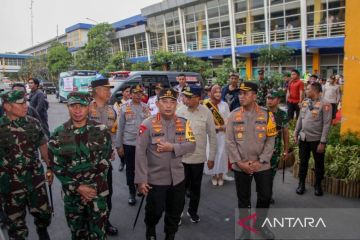 Kapolri tekankan keselamatan pemudik saat cek pos di Terminal Purabaya