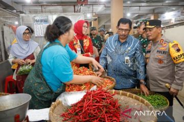 Pj Gubernur Jateng pastikan harga pangan di Solo stabil jelang Lebaran